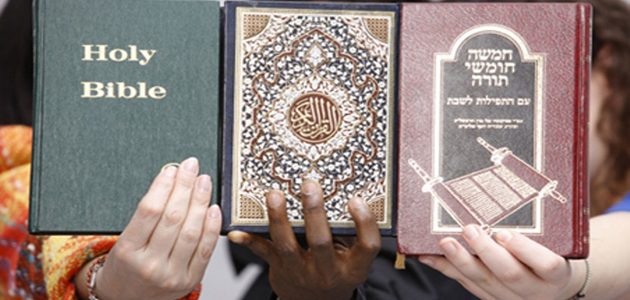 الفرق بين القرآن وأهم كتب الديانات الحالية