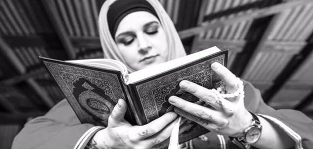 المغنية الأمريكية إم سي راوتر تعتنق الإسلام