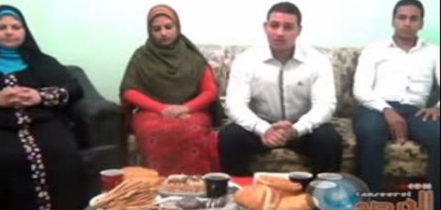أسرة مسيحية من أبوقرقاص بالمنيا تدخل الإسلام كلها